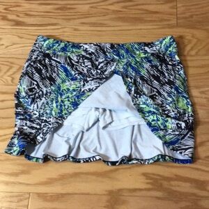 XL Coral Bay Abstract Print Golf Skort in Black, Blue, and Green